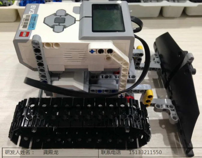 The finished Bulldozer model, built from LEGO MINDSTORMS EV3.