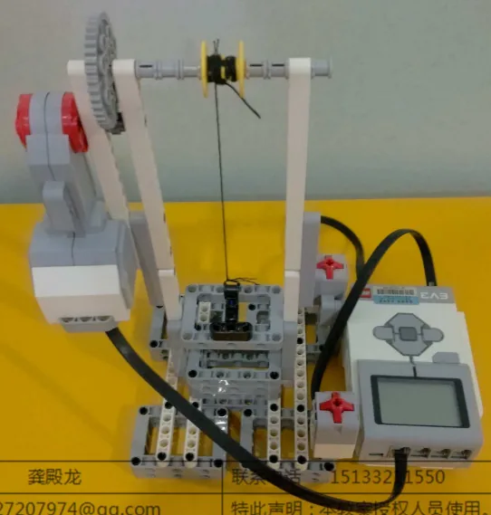 The finished Lift Simulation 2 model, built from LEGO MINDSTORMS EV3.