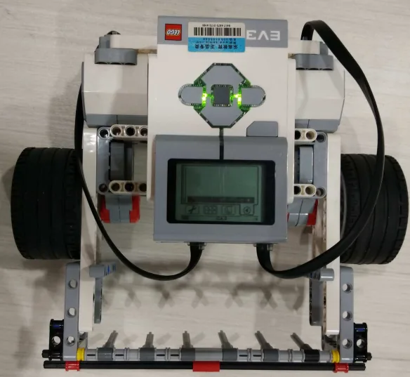 The finished Ball Collector model, built from LEGO MINDSTORMS EV3.