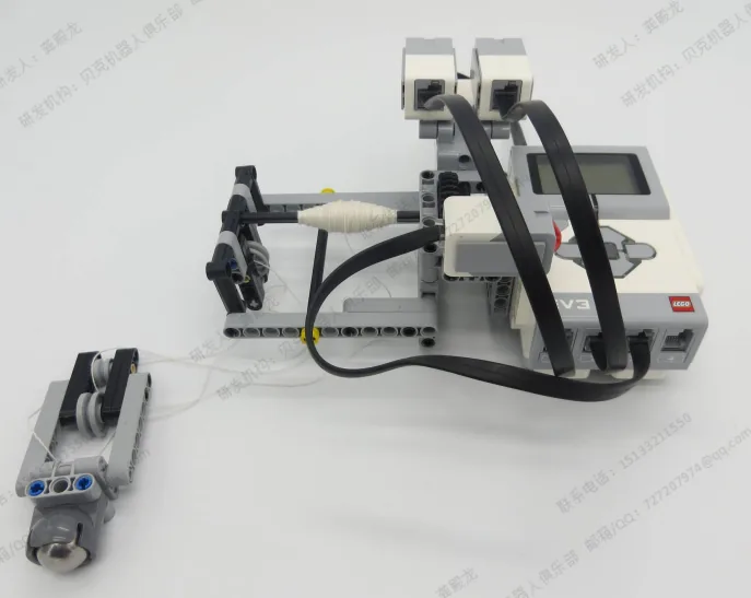The finished Pulley Machine model, built from LEGO MINDSTORMS EV3.