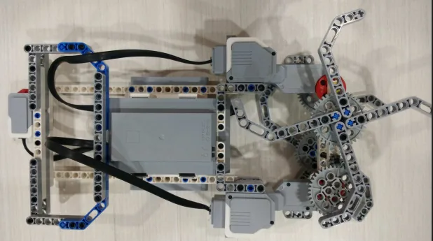 The finished Saw Machine model, built from LEGO MINDSTORMS EV3.