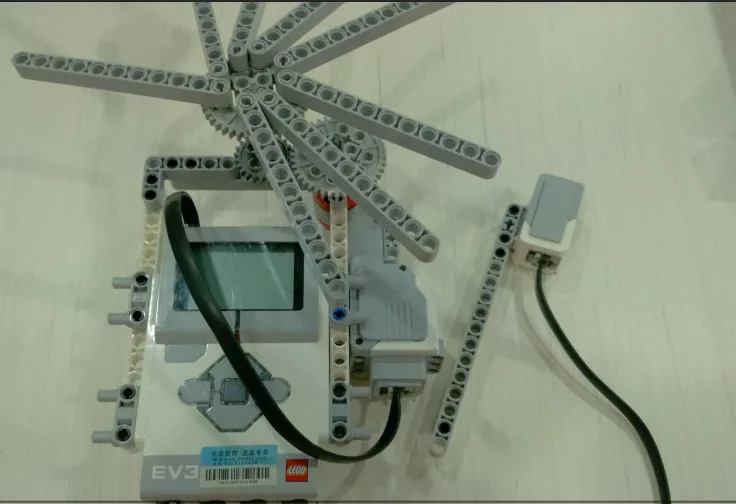 The finished Gyro Magic Stick model, built from LEGO MINDSTORMS EV3.