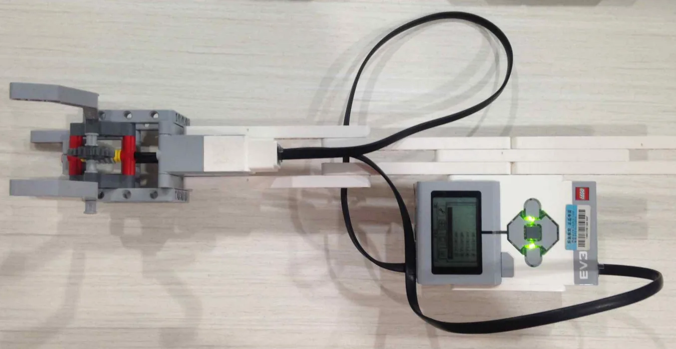 The finished Apple Picker model, built from LEGO MINDSTORMS EV3.