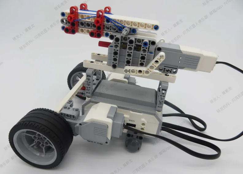 The finished Canon Launcher model, built from LEGO MINDSTORMS EV3.