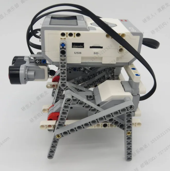 The finished Link Robot model, built from LEGO MINDSTORMS EV3.