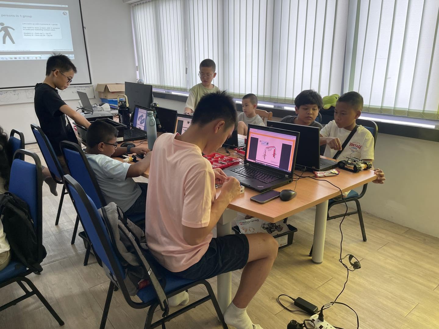Advaspire kids are learning robotics AI